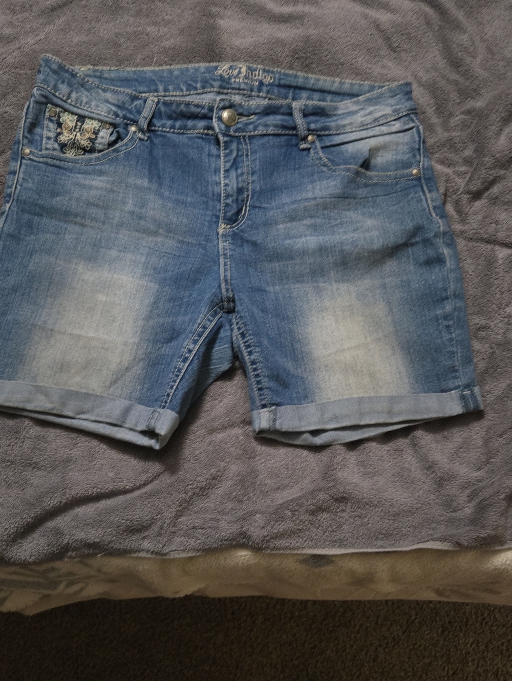 Love Indigo Light Blue Denim Cuffed Women's Shorts